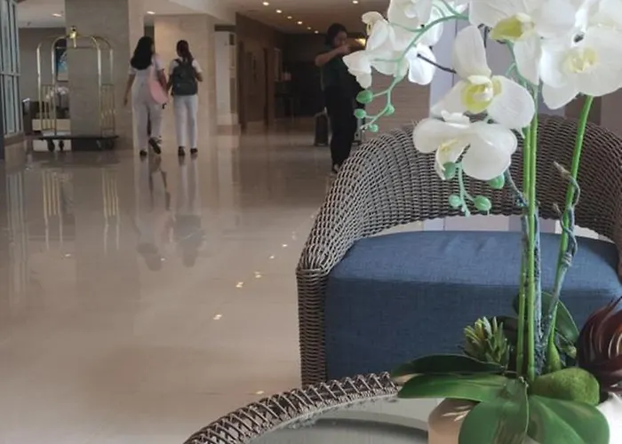 Flores Place At Sea Residences Moa *